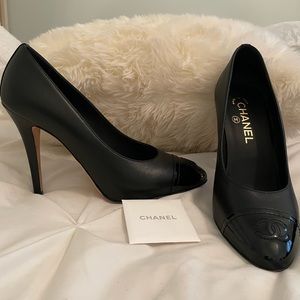 ➕ Chanel Interlocking CC Logo Lambskin Pump